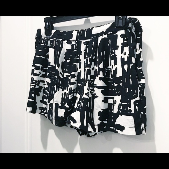 Women’s Forever 21 short-size M - Picture 4 of 7